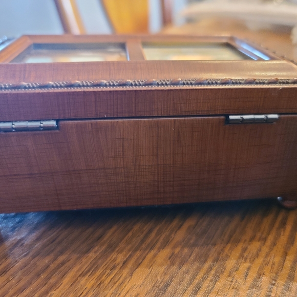 Music Box - Picture 4 of 5